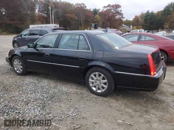✅ 2011 Cadillac DTS Premium Collection • VIN: 1G6KH5E69BU111639 • Lot: 89465865. Listed on Copart with 102,908 mi. Free auction sales archive from the USA and detailed vehicle history report at DreamBid. Image 2.