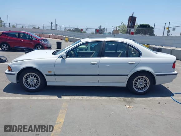 ✅ 2000 BMW 5 Series 528i • VIN: WBADM6344YGU13546 • Lot: 42478534. Listed on IAAI with 186,896 mi. Free auction sales archive from the USA and detailed vehicle history report at DreamBid. Image 14.