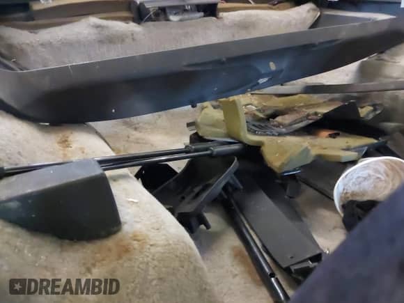 1987 Chevrolet Corvette с VIN 1G1YY2182H5110597, выставлен на аукционе IAAI как лот 41357644 с пробегом 184 690 миль миль и . История ставок и продаж доступна на DreamBid. Изображение 8.