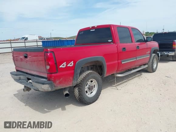 ✅ 2006 Chevrolet Silverado 2500HD LT3 • VIN: 1GCHK23D86F145400 • Lot: 42230812. Wystawiony na IAAI z przebiegiem 513 221 mil. Bezpłatny archiwum sprzedaży aukcyjnych z USA i szczegółowy raport historii pojazdu na DreamBid. Zdjęcie 4.