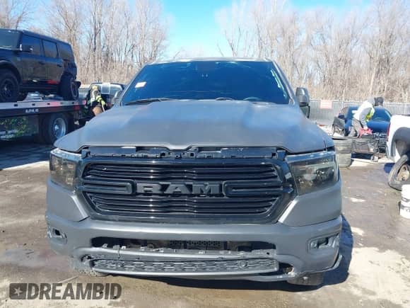 2020 Ram 1500 Big Horn z VIN 1C6SRFFT9LN102575, wystawiony jako IAAI lot #41429697 z przebiegiem 22 mil mil oraz . Historia ofert i sprzedaży dostępna na DreamBid. Obrazek 6.