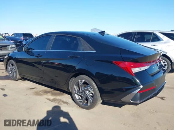 ✅ 2024 Hyundai Elantra Limited • VIN: KMHLP4DG8RU822425 • Lot: 43631648. Wystawiony na IAAI z przebiegiem 11 428 mil. Bezpłatny archiwum sprzedaży aukcyjnych z USA i szczegółowy raport historii pojazdu na DreamBid. Zdjęcie 3.