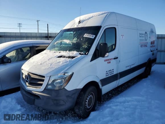 ✅ 2017 Mercedes-Benz Sprinter Cargo Worker • VIN: WD3PE8CD5HP521290 • Lot: 81005974. Wystawiony na Copart z przebiegiem Nie podano. Bezpłatny archiwum sprzedaży aukcyjnych z USA i szczegółowy raport historii pojazdu na DreamBid. Zdjęcie 1.