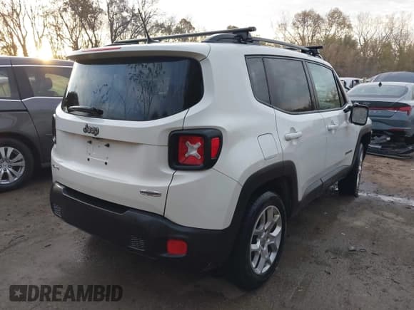 ✅ 2015 Jeep Renegade Latitude • VIN: ZACCJBBT9FPB63813 • Lot: 43671626. Wystawiony na IAAI z przebiegiem 161 029 mil. Bezpłatny archiwum sprzedaży aukcyjnych z USA i szczegółowy raport historii pojazdu na DreamBid. Zdjęcie 4.