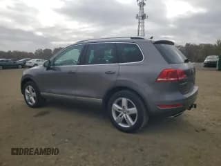 ✅ 2013 Volkswagen Touareg Sport • VIN: WVGEP9BP6DD000742 • Лот: 90494905. Опубликован ранее на Copart с пробегом 234 556 миль. Бесплатный доступ к архиву аукционных продаж из США и подробный отчёт об истории автомобиля на DreamBid. Изображение 2.