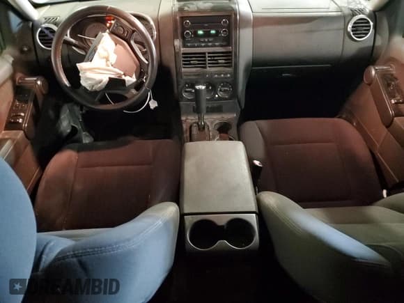 ✅ 2010 Ford Explorer Sport Trac XLT • VIN: 1FMEU5BE5AUF03013 • Лот: 67212825. Опубликован ранее на Copart с пробегом 129 668 миль. Бесплатный доступ к архиву аукционных продаж из США и подробный отчёт об истории автомобиля на DreamBid. Изображение 8.