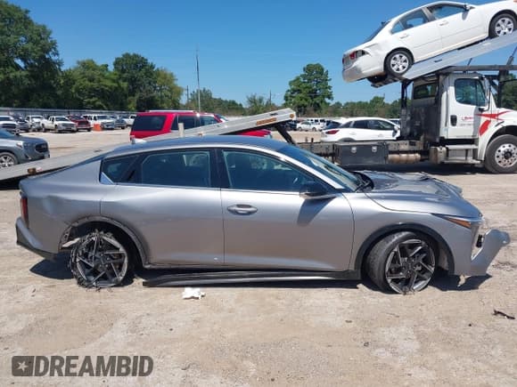 ✅ 2025 Kia K4 GT-Line • VIN: 3KPFW4DE7SE075956 • Лот: 43181104. Опубликован ранее на IAAI с пробегом 8 524 миль. Бесплатный доступ к архиву аукционных продаж из США и подробный отчёт об истории автомобиля на DreamBid. Изображение 14.