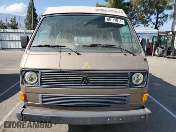 ✅ 1985 Volkswagen Vanagon GL • VIN: WV2ZB0251FH003849 • Lot: 69142014. Wystawiony na Copart z przebiegiem 172 853 mil. Bezpłatny archiwum sprzedaży aukcyjnych z USA i szczegółowy raport historii pojazdu na DreamBid. Zdjęcie 5.
