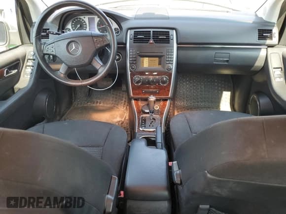 ✅ 2009 Mercedes-Benz B Electric Drive • VIN: WDDFH33X59J449040 • Lot: 63764584. Wystawiony na Copart z przebiegiem 193 577 mil. Bezpłatny archiwum sprzedaży aukcyjnych z USA i szczegółowy raport historii pojazdu na DreamBid. Zdjęcie 8.