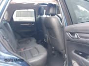 ✅ 2023 Mazda CX-5 S Carbon Edition • VIN: JM3KFBCM2P0235177 • Lot: 41209889. Wystawiony na IAAI z przebiegiem 15 588 mil. Bezpłatny archiwum sprzedaży aukcyjnych z USA i szczegółowy raport historii pojazdu na DreamBid. Zdjęcie 8.