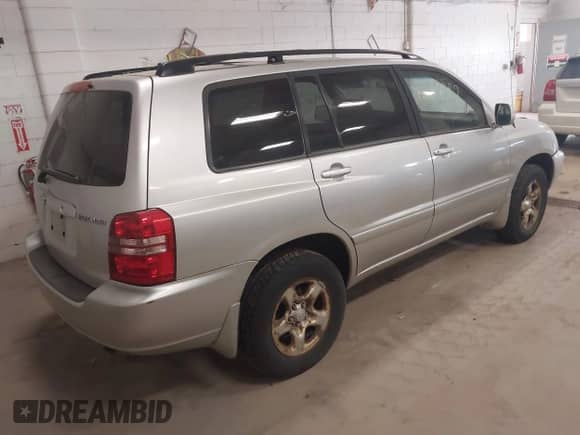 2001 Toyota Highlander с VIN JTEGD21A810018460, выставлен на аукционе IAAI как лот 42159382 с пробегом 235 564 миль миль и . История ставок и продаж доступна на DreamBid. Изображение 4.