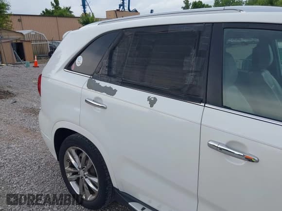✅ 2014 Kia Sorento SX Limited • VIN: 5XYKW4A79EG516529 • Lot: 42787320. Listed on IAAI with 224,869 mi. Free auction sales archive from the USA and detailed vehicle history report at DreamBid. Image 17.