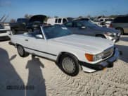 ✅ 1989 Mercedes-Benz 560 SL • VIN: WDBBA48D4KA104474 • Lot: 76584374. Wystawiony na Copart z przebiegiem 118 252 mil. Bezpłatny archiwum sprzedaży aukcyjnych z USA i szczegółowy raport historii pojazdu na DreamBid. Zdjęcie 4.