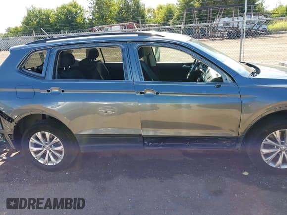 ✅ 2020 Volkswagen Tiguan S • VIN: 3VV1B7AX2LM152478 • Lot: 43059096. Wystawiony na IAAI z przebiegiem 78 481 mil. Bezpłatny archiwum sprzedaży aukcyjnych z USA i szczegółowy raport historii pojazdu na DreamBid. Zdjęcie 14.