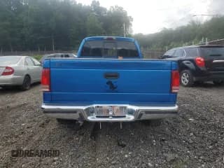 ✅ 2001 Dodge Dakota • VIN: 1B7GG22X61S222810 • Lot: 62670635. Wystawiony na Copart z przebiegiem Nie podano. Bezpłatny archiwum sprzedaży aukcyjnych z USA i szczegółowy raport historii pojazdu na DreamBid. Zdjęcie 6.