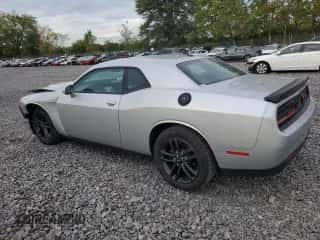 2019 Dodge Challenger SXT z VIN 2C3CDZGGXKH683577, wystawiony jako Copart lot #72094045 z przebiegiem 70 780 mil mil oraz Szkoda całkowita • Salvage title. Historia ofert i sprzedaży dostępna na DreamBid. Obrazek 2.