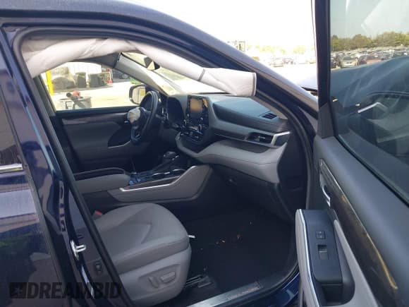 ✅ 2020 Toyota Highlander Limited • VIN: 5TDDZRBH5LS015903 • Lot: 43308080. Wystawiony na IAAI z przebiegiem 48 286 mil. Bezpłatny archiwum sprzedaży aukcyjnych z USA i szczegółowy raport historii pojazdu na DreamBid. Zdjęcie 5.