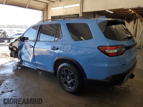 ✅ 2024 Honda Pilot TrailSport • VIN: 5FNYG1H61RB044648 • Lot: 92027485. Listed on Copart with 30,480 mi. Free auction sales archive from the USA and detailed vehicle history report at DreamBid. Image 2.