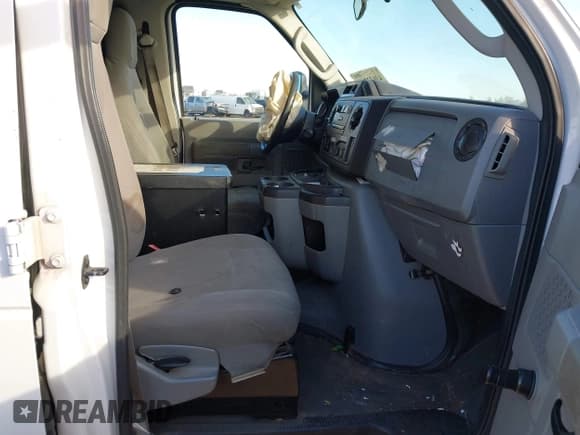 ✅ 2010 Ford Econoline Cargo Commercial • VIN: 1FTNE2EL6ADA76144 • Lot: 43632513. Listed on IAAI with 123,718 mi. Free auction sales archive from the USA and detailed vehicle history report at DreamBid. Image 5.