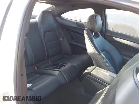 ✅ 2012 Mercedes-Benz C 250 • VIN: WDDGJ4HB5CF771439 • Lot: 43199556. Wystawiony na IAAI z przebiegiem 102 608 mil. Bezpłatny archiwum sprzedaży aukcyjnych z USA i szczegółowy raport historii pojazdu na DreamBid. Zdjęcie 8.