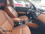 ✅ 2017 Nissan Rogue SL • VIN: JN8AT2MV2HW026450 • Lot: 42301312. Wystawiony na IAAI z przebiegiem 102 513 mil. Bezpłatny archiwum sprzedaży aukcyjnych z USA i szczegółowy raport historii pojazdu na DreamBid. Zdjęcie 5.