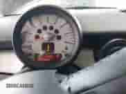 2012 MINI Hardtop с VIN WMWSU3C56CT261428, выставлен на аукционе IAAI как лот 43468792 с пробегом 90 025 миль миль и . История ставок и продаж доступна на DreamBid. Изображение 7.