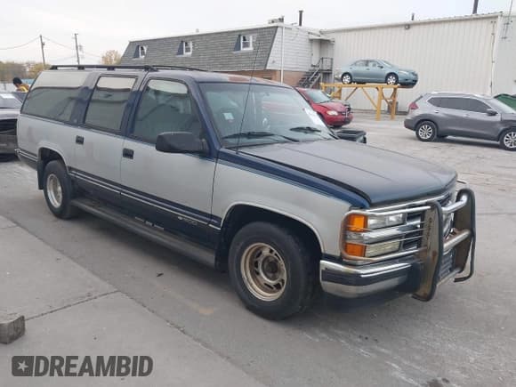 ✅ 1994 Chevrolet Suburban • VIN: 1GNEC16K5RJ305763 • Lot: 43618114. Listed on IAAI with 317,235 mi. Free auction sales archive from the USA and detailed vehicle history report at DreamBid. Image 1.
