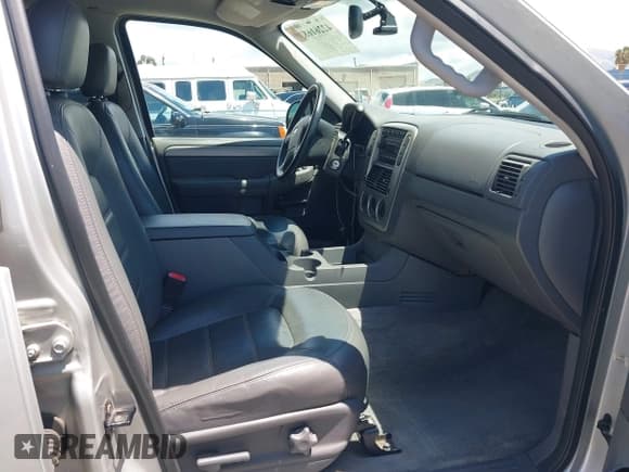 ✅ 2003 Ford Explorer XLT • VIN: 1FMDU73K03ZA13385 • Lot: 42261683. Listed on IAAI with 101,072 mi. Free auction sales archive from the USA and detailed vehicle history report at DreamBid. Image 5.