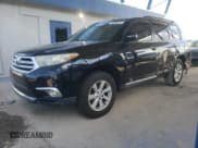 ✅ 2012 Toyota Highlander SE • VIN: 5TDZK3EH5CS072301 • Лот: 85889875. Опубликован ранее на Copart с пробегом 157 202 миль. Бесплатный доступ к архиву аукционных продаж из США и подробный отчёт об истории автомобиля на DreamBid. Изображение 1.