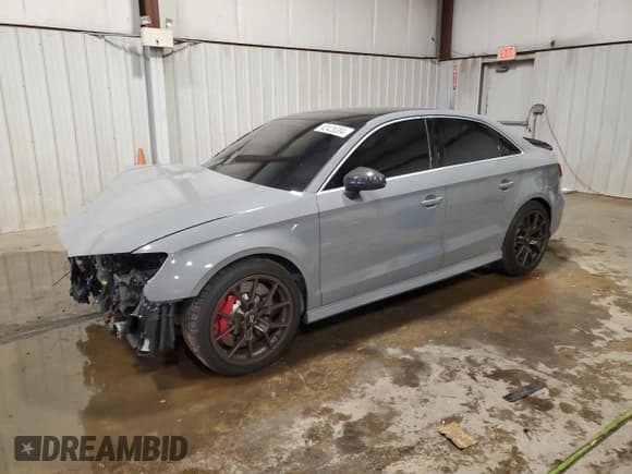 ✅ 2018 Audi RS 3 • VIN: WUABWGFF3J1907755 • Лот: 82428304. Опубликован ранее на Copart с пробегом 28 033 миль. Бесплатный доступ к архиву аукционных продаж из США и подробный отчёт об истории автомобиля на DreamBid. Изображение 1.