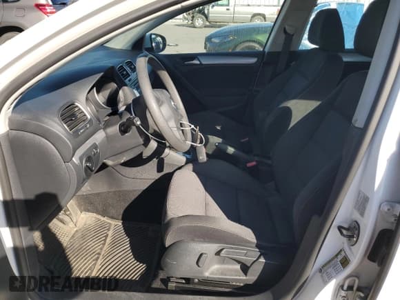 ✅ 2010 Volkswagen Golf • VIN: WVWDA7AJ2AW384764 • Lot: 63480635. Wystawiony na Copart z przebiegiem 144 614 mil. Bezpłatny archiwum sprzedaży aukcyjnych z USA i szczegółowy raport historii pojazdu na DreamBid. Zdjęcie 7.