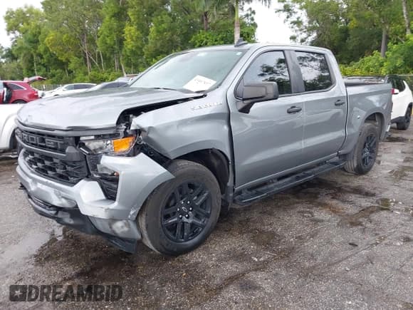 ✅ 2024 Chevrolet Silverado 1500 Custom • VIN: 3GCPABEK2RG264301 • Lot: 43407857. Wystawiony na IAAI z przebiegiem 14 771 mil. Bezpłatny archiwum sprzedaży aukcyjnych z USA i szczegółowy raport historii pojazdu na DreamBid. Zdjęcie 2.