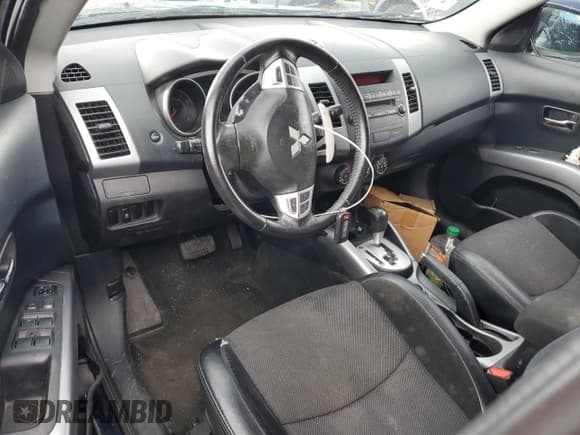 ✅ 2012 Mitsubishi Outlander SE • VIN: JA4JT3AW8CU030385 • Lot: 70410075. Wystawiony na Copart z przebiegiem Nie podano. Bezpłatny archiwum sprzedaży aukcyjnych z USA i szczegółowy raport historii pojazdu na DreamBid. Zdjęcie 8.