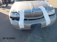 ✅ 2008 Lincoln Town Car Limited • VIN: 2LNHM82V38X639853 • Lot: 43538131. Wystawiony na IAAI z przebiegiem 227 557 mil. Bezpłatny archiwum sprzedaży aukcyjnych z USA i szczegółowy raport historii pojazdu na DreamBid. Zdjęcie 6.