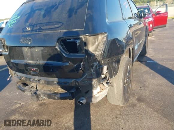 ✅ 2017 Jeep Grand Cherokee Laredo • VIN: 1C4RJEAG7HC888205 • Lot: 43769488. Listed on IAAI with 106,680 mi. Free auction sales archive from the USA and detailed vehicle history report at DreamBid. Image 6.