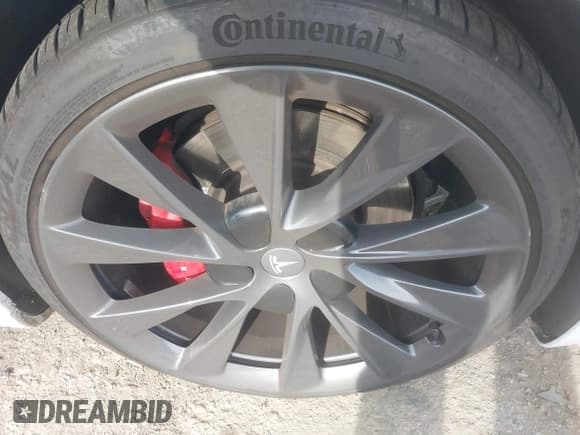 ✅ 2018 Tesla Model S 75D • VIN: 5YJSA1E47JF262219 • Lot: 43557595. Wystawiony na IAAI z przebiegiem 54 095 mil. Bezpłatny archiwum sprzedaży aukcyjnych z USA i szczegółowy raport historii pojazdu na DreamBid. Zdjęcie 12.