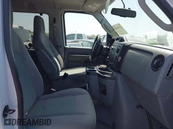 ✅ 2014 Ford Econoline Passenger XL • VIN: 1FBSS3BL8EDA89879 • Lot: 41755340. Wystawiony na IAAI z przebiegiem 37 066 mil. Bezpłatny archiwum sprzedaży aukcyjnych z USA i szczegółowy raport historii pojazdu na DreamBid. Zdjęcie 5.