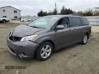 ✅ 2016 Toyota Sienna LE • VIN: 5TDKK3DC2GS732484 • Lot: 92651345. Wystawiony na Copart z przebiegiem 102 346 mil. Bezpłatny archiwum sprzedaży aukcyjnych z USA i szczegółowy raport historii pojazdu na DreamBid. Zdjęcie 1.