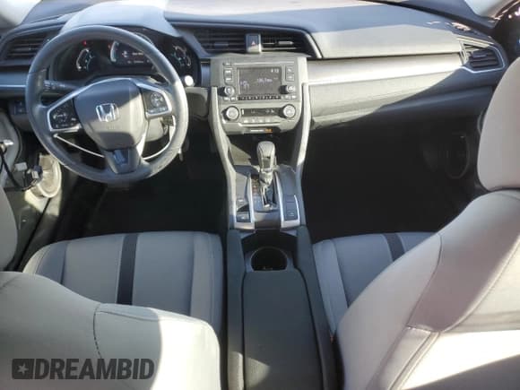 ✅ 2021 Honda Civic LX • VIN: 2HGFC2F67MH522300 • Lot: 90302975. Wystawiony na Copart z przebiegiem 71 572 mil. Bezpłatny archiwum sprzedaży aukcyjnych z USA i szczegółowy raport historii pojazdu na DreamBid. Zdjęcie 8.