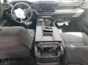 ✅ 2025 Toyota Tundra SR • VIN: 5TFLA5AB8SX048380 • Lot: 70812035. Wystawiony na Copart z przebiegiem 9 047 mil. Bezpłatny archiwum sprzedaży aukcyjnych z USA i szczegółowy raport historii pojazdu na DreamBid. Zdjęcie 8.