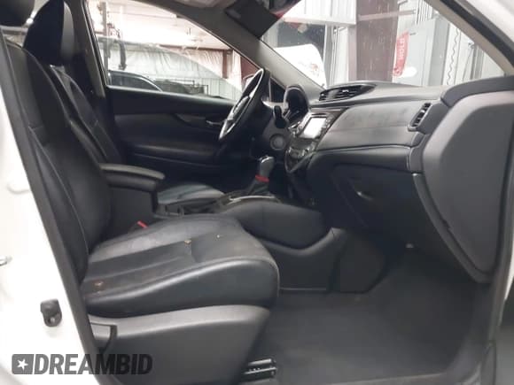 ✅ 2017 Nissan Rogue SV • VIN: JN8AT2MT0HW386900 • Lot: 42598705. Listed on IAAI with 127,302 mi. Free auction sales archive from the USA and detailed vehicle history report at DreamBid. Image 5.