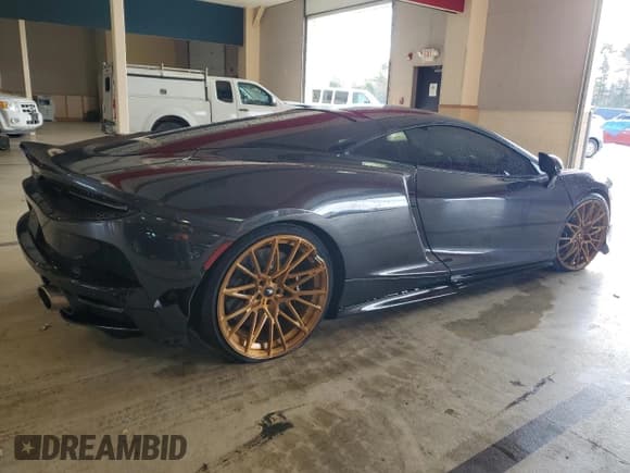 ✅ 2023 McLaren GT • VIN: SBM22GCAXPW002692 • Lot: 41496504. Wystawiony na Copart z przebiegiem Nie podano. Bezpłatny archiwum sprzedaży aukcyjnych z USA i szczegółowy raport historii pojazdu na DreamBid. Zdjęcie 3.