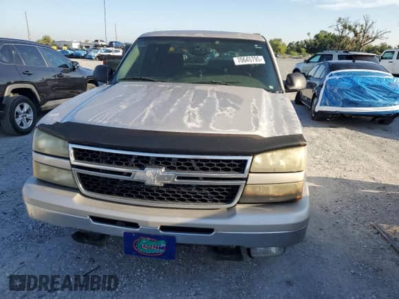 2006 Chevrolet Silverado 1500 LT2 z VIN 2GCEC19T261111095, wystawiony jako Copart lot #70645795 z przebiegiem Nie podano mil oraz Czysty tytuł • Clean title. Historia ofert i sprzedaży dostępna na DreamBid. Obrazek 5.