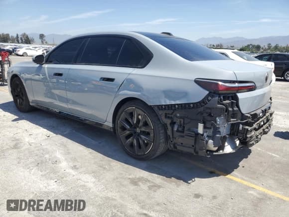 ✅ 2023 BMW 7 Series 740i • VIN: WBA23EH05PCM61539 • Lot: 58013225. Wystawiony na Copart z przebiegiem 16 242 mil. Bezpłatny archiwum sprzedaży aukcyjnych z USA i szczegółowy raport historii pojazdu na DreamBid. Zdjęcie 2.