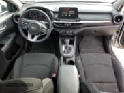 ✅ 2021 Kia Forte LXS • VIN: 3KPF24AD0ME300602 • Lot: 82745945. Wystawiony na Copart z przebiegiem 51 137 mil. Bezpłatny archiwum sprzedaży aukcyjnych z USA i szczegółowy raport historii pojazdu na DreamBid. Zdjęcie 8.