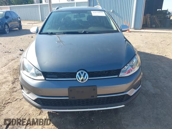 ✅ 2017 Volkswagen Golf S • VIN: 3VWH17AU6HM511650 • Lot: 42639839. Listed on IAAI with 99,594 mi. Free auction sales archive from the USA and detailed vehicle history report at DreamBid. Image 12.