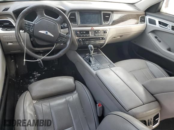 ✅ 2015 Hyundai Genesis 3.8L • VIN: KMHGN4JE1FU037038 • Lot: 42107295. Wystawiony na Copart z przebiegiem 76 484 mil. Bezpłatny archiwum sprzedaży aukcyjnych z USA i szczegółowy raport historii pojazdu na DreamBid. Zdjęcie 8.