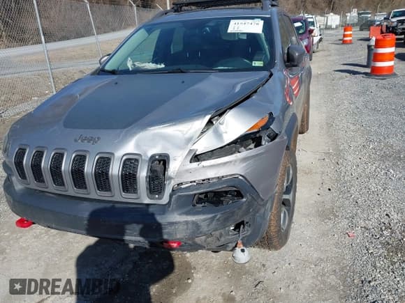 ✅ 2016 Jeep Cherokee Trailhawk • VIN: 1C4PJMBB6GW335837 • Lot: 41547478. Listed on IAAI with 236,483 mi. Free auction sales archive from the USA and detailed vehicle history report at DreamBid. Image 6.