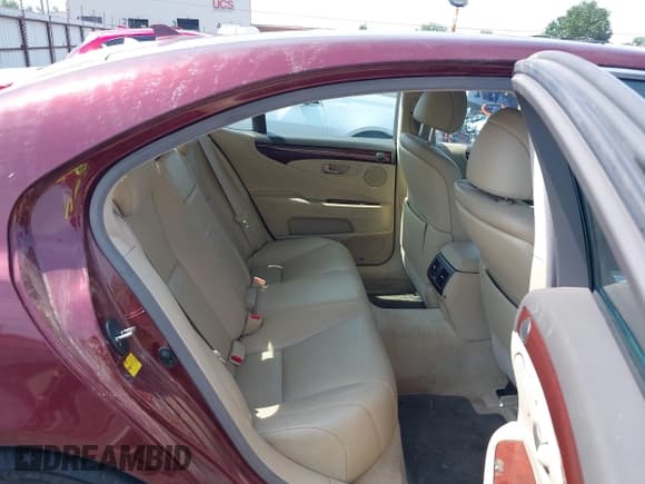 ✅ 2009 Lexus LS 460 • VIN: JTHBL46F895090838 • Lot: 42437405. Listed on IAAI with 174,271 mi. Free auction sales archive from the USA and detailed vehicle history report at DreamBid. Image 8.