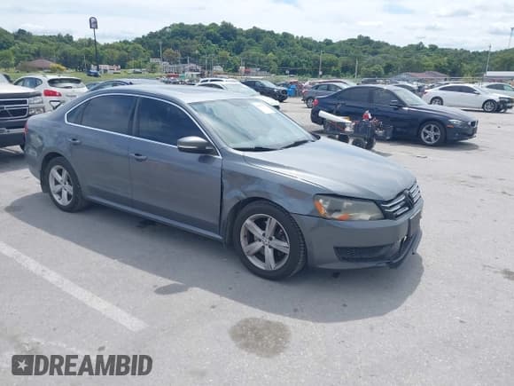 ✅ 2013 Volkswagen Passat SE • VIN: 1VWBH7A32DC134979 • Лот: 43057827. Опубликован ранее на IAAI с пробегом 209 808 миль. Бесплатный доступ к архиву аукционных продаж из США и подробный отчёт об истории автомобиля на DreamBid. Изображение 1.